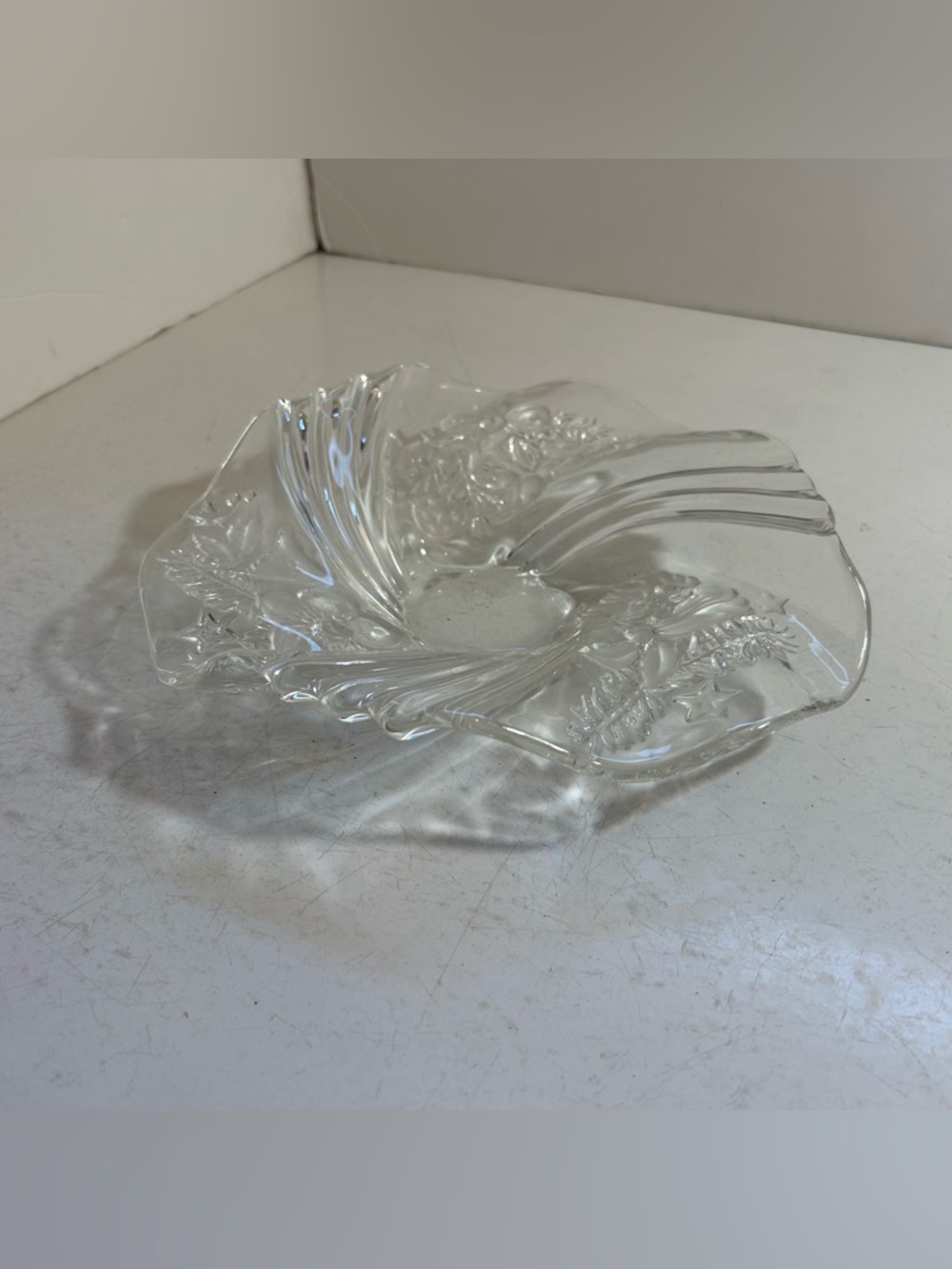Vintage Mikasa glass Christmas medley‎ holiday candy dish ruffled bon bon plate